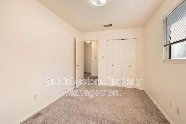 Building Photo - 200 Concho St