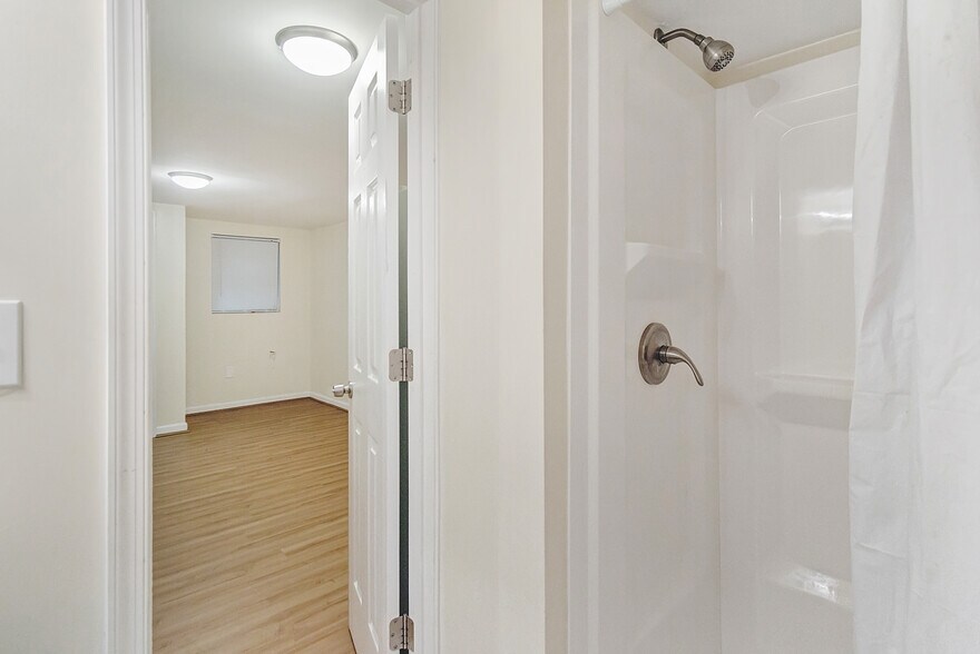 Building Photo - 9085 Autoville Dr