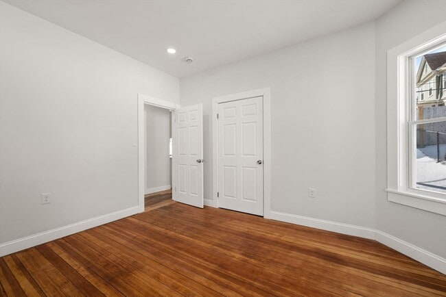 Building Photo - 53 Woodford St