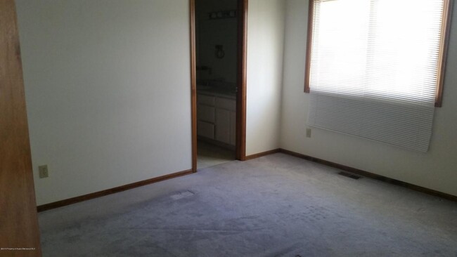 Building Photo - 157 Current Dr