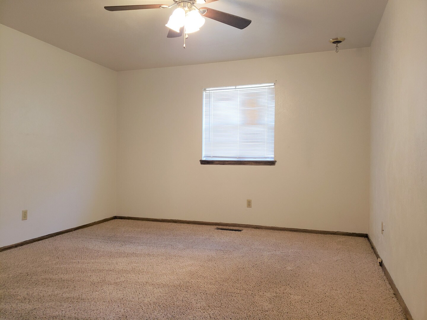 Building Photo - 301 S Ranchwood Manor Dr