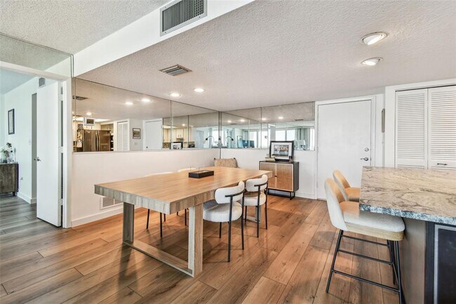 Building Photo - 500 Treasure Island Causeway