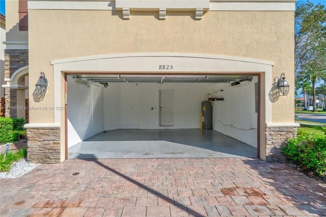 Building Photo - 8825 NW 100th Pl