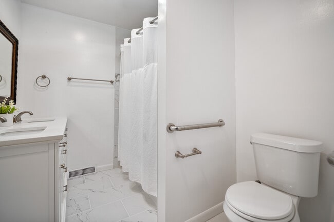 Building Photo - 41831 Glen Arbor St