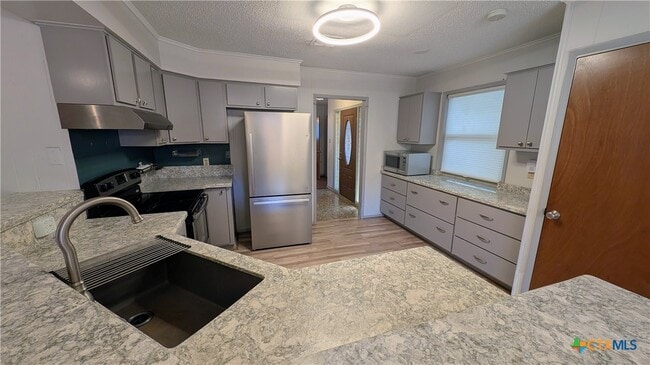 Building Photo - 114 Chaparral St