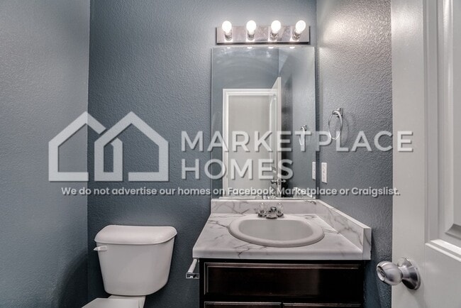 Building Photo - 9799 Desert Lily Cir