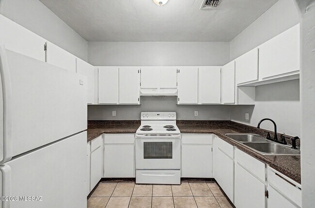 Building Photo - 1316 E Zulema Loop
