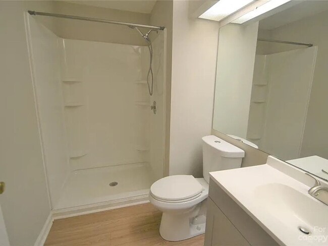 Building Photo - Updated 2 Bed, 2.5 Bath Townhome in Charlotte