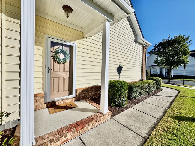Building Photo - READY NOW!! End-Unit Loft-Style Condo w/1s...