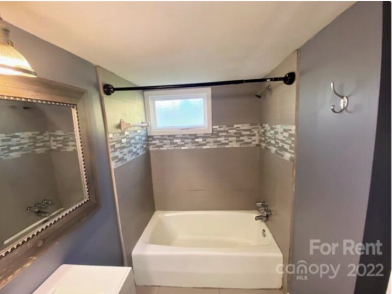 Building Photo - 718 E Maple Ave