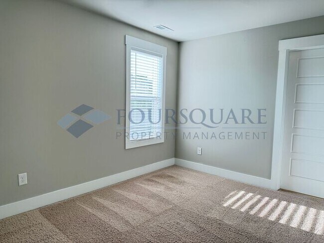 Building Photo - Lovely 3-Bedroom Home with Granite Kitchen, Office Nook & Finished Garage – Near Downtown Knightd...