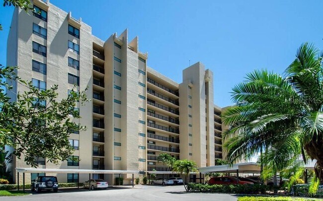 Building Photo - 2621 Cove Cay Dr