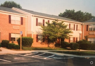 Building Photo - Somerset Meadows