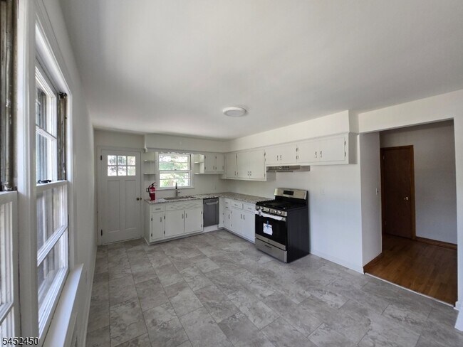 Building Photo - 384 Delawanna Ave