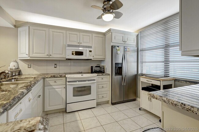 Building Photo - 840 Ocean Dr