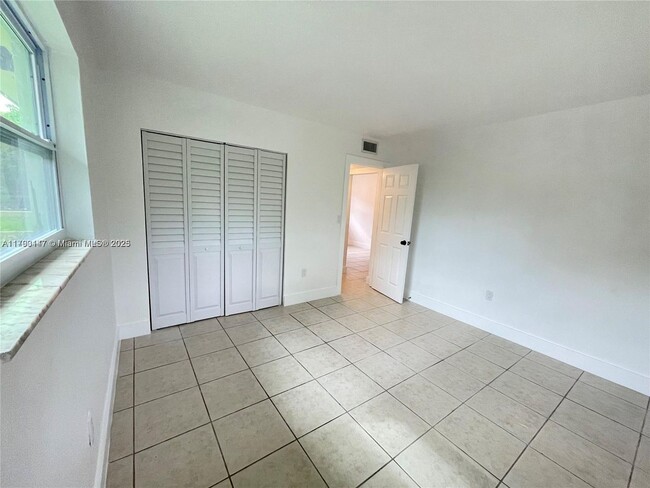Building Photo - 10846 NE 3rd Ct