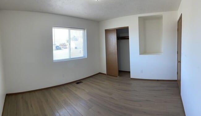 Building Photo - $2,100 / 4br - 1969ft2 - ?? Newman Lake 4B...