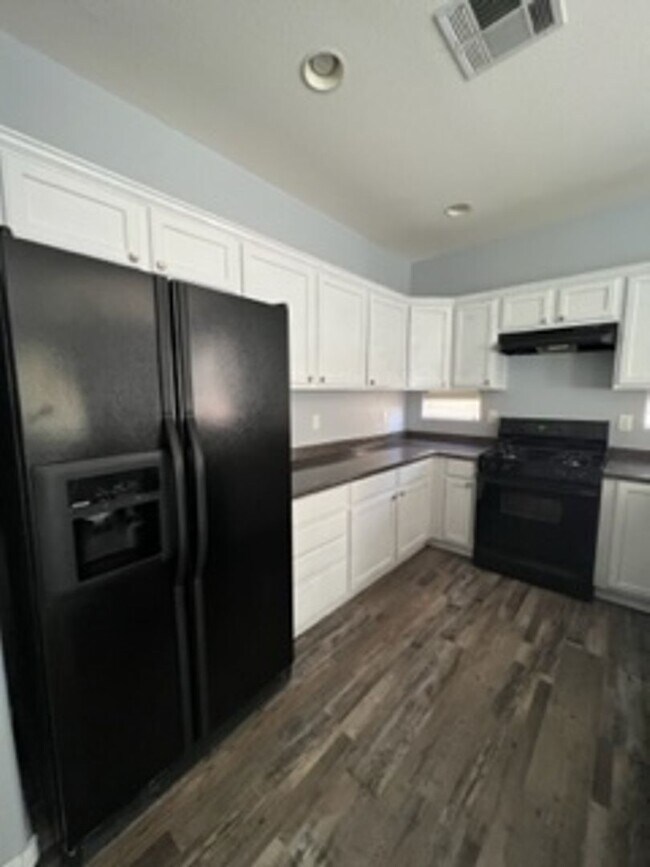 Building Photo - SOUTHERN HIGHLANDS BEAUTY!