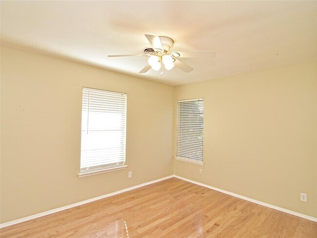 Building Photo - 5300 Middale Ln