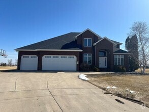Building Photo - Single Family Home in Moorhead!