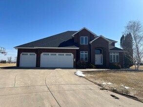 Building Photo - Single Family Home in Moorhead!