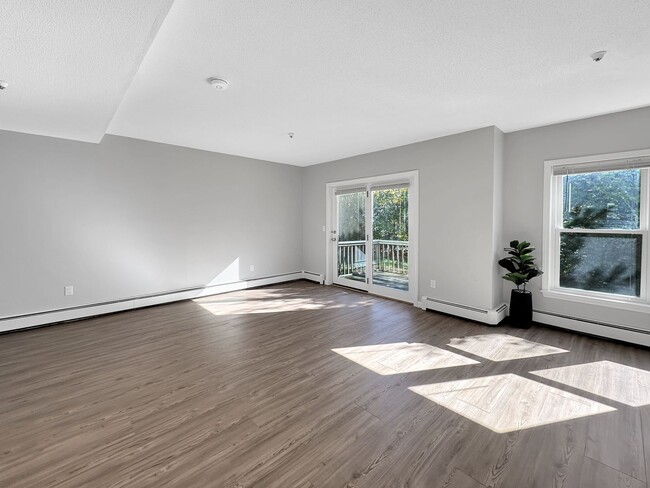 Building Photo - Beautiful Remodeled  3 Bedroom Condo! With...