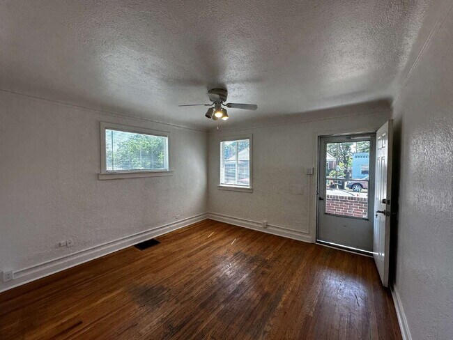Building Photo - 4662 N Williams St