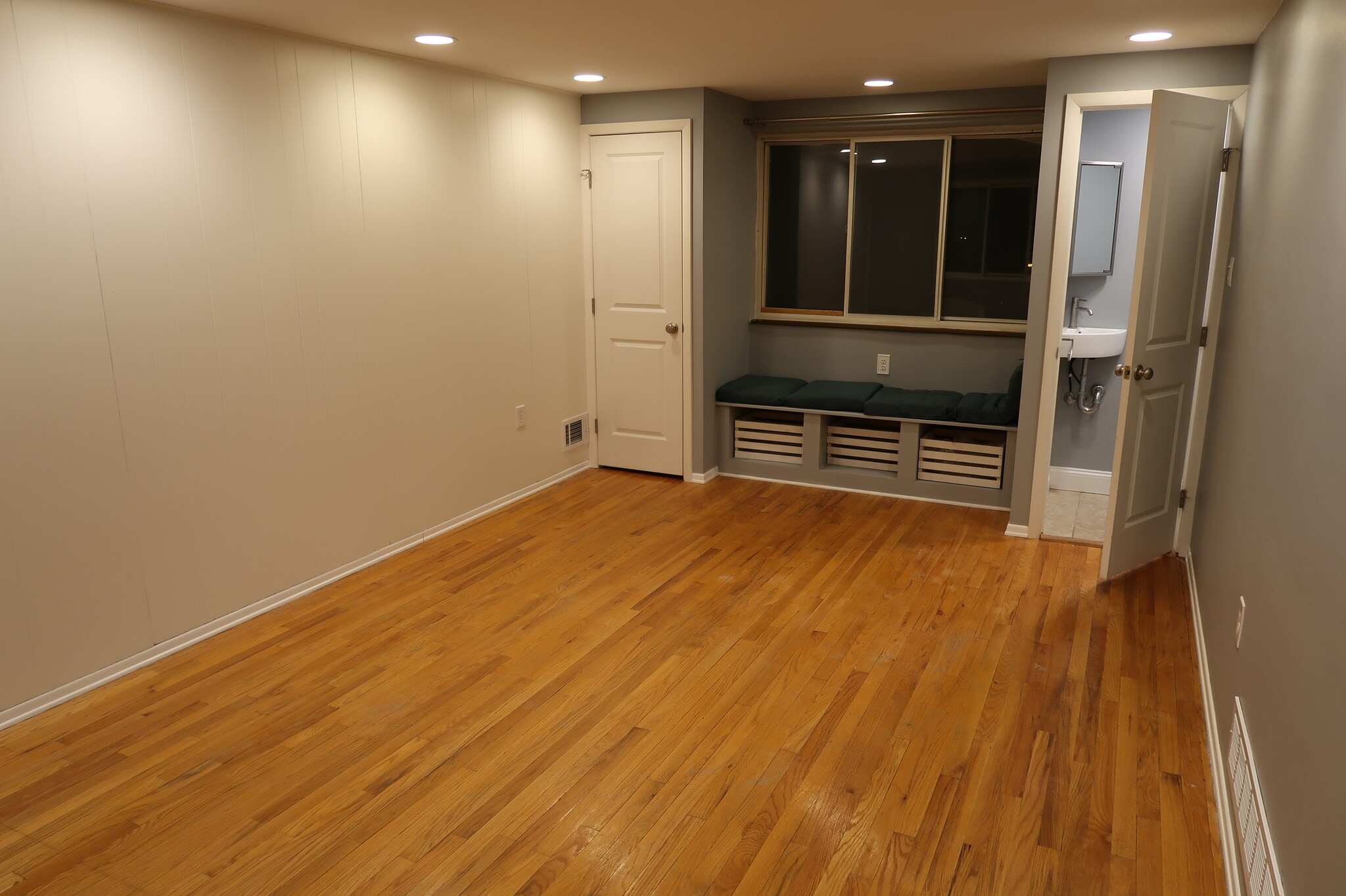 Living room nook (closet on left and half-bath on right) - 1714 Fair Acres Ave