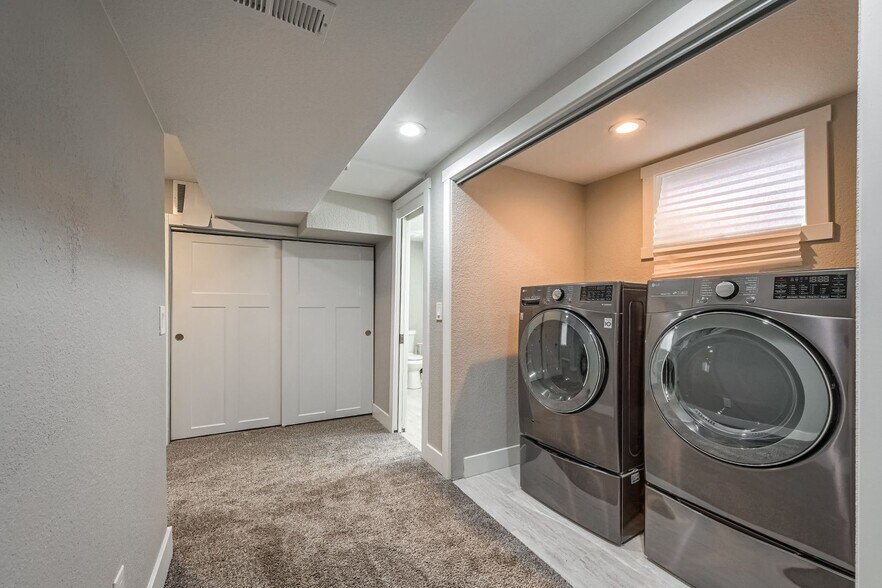 Building Photo - 6358 Brooks Dr