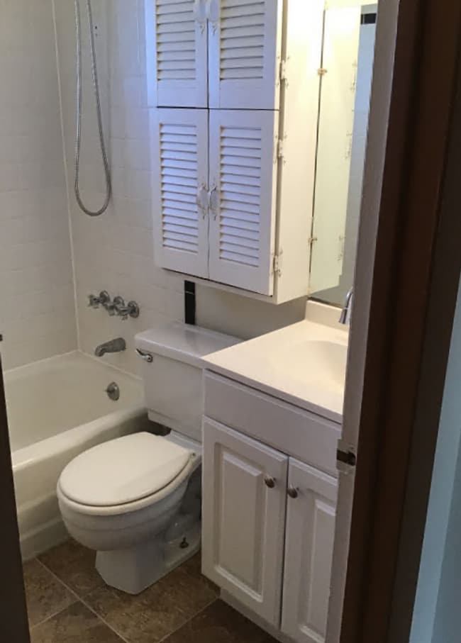 Building Photo - Charming and Well-Maintained 3-Bedroom Dup...
