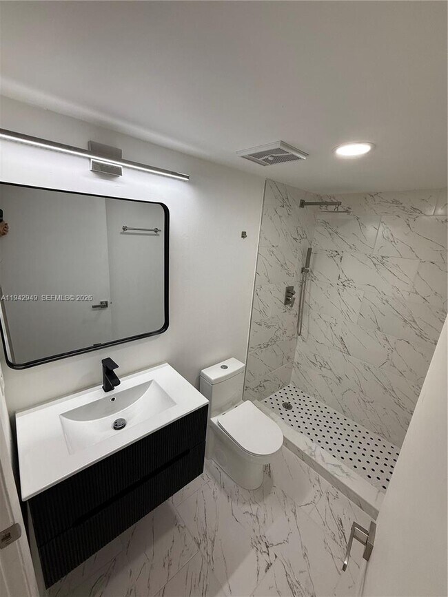 Building Photo - 9937 Nob Hill Pl