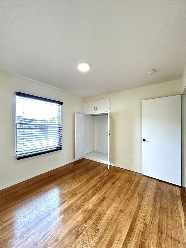 Building Photo - Beautifully Remodeled 3 Bed/1 Bath Home with Fenced Backyard Available NOW!
