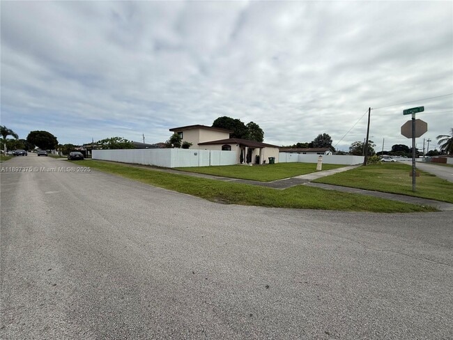 Building Photo - 10865 Gibson Dr