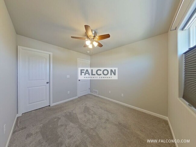 Building Photo - 876 Petra Heights