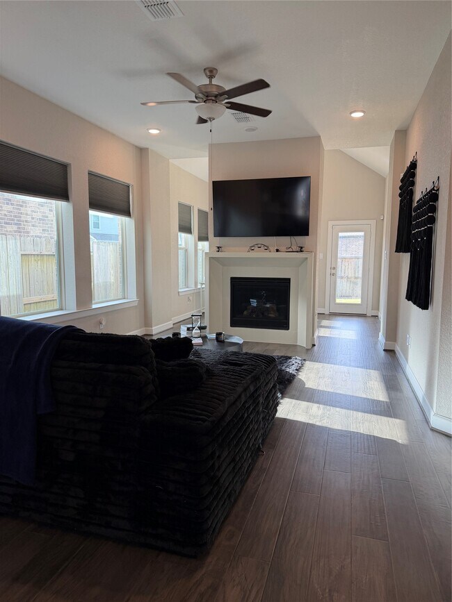 Building Photo - 10719 Pleasant View Dr