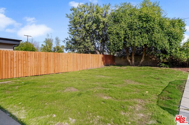 Building Photo - 6236 Sale Ave