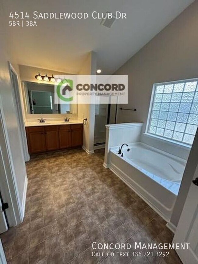 Building Photo - 4514 Saddlewood Club Dr