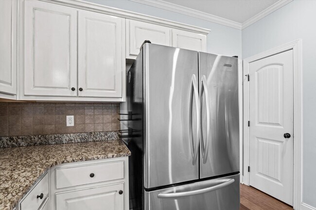 Building Photo - 4117 Chastain Dr