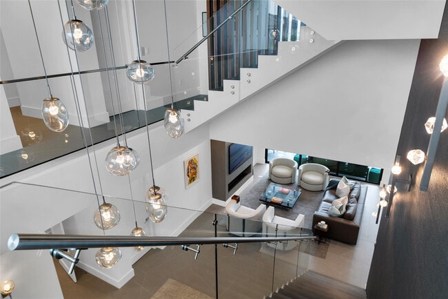 Building Photo - 1730 SE 13th St