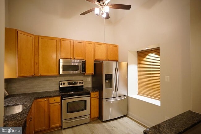 Building Photo - 6317 Early Glow Ct