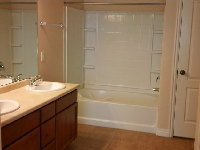 Building Photo - Cambria Townhome End Unit for Rent