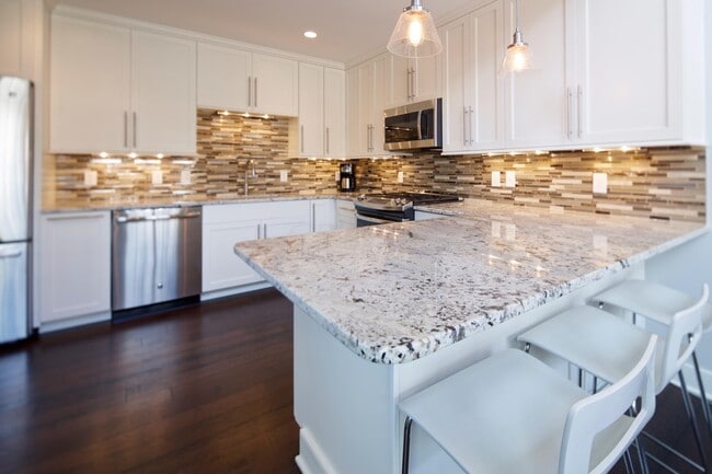 Building Photo - 84 N 6th St