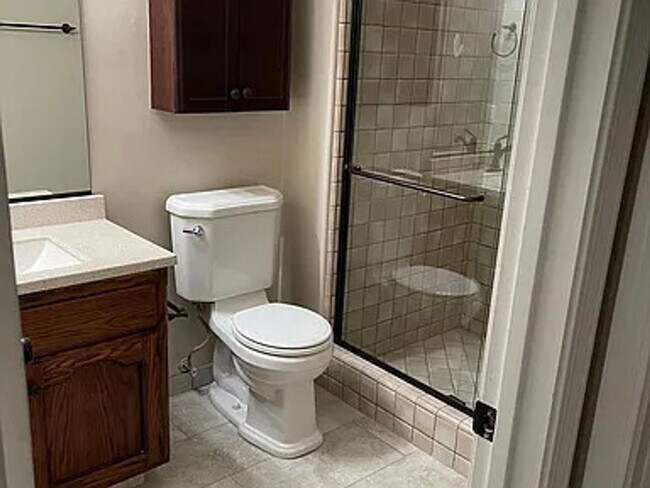 Building Photo - Large 4 Bed 3 BAth home for rent in Lakeshore - Lodi