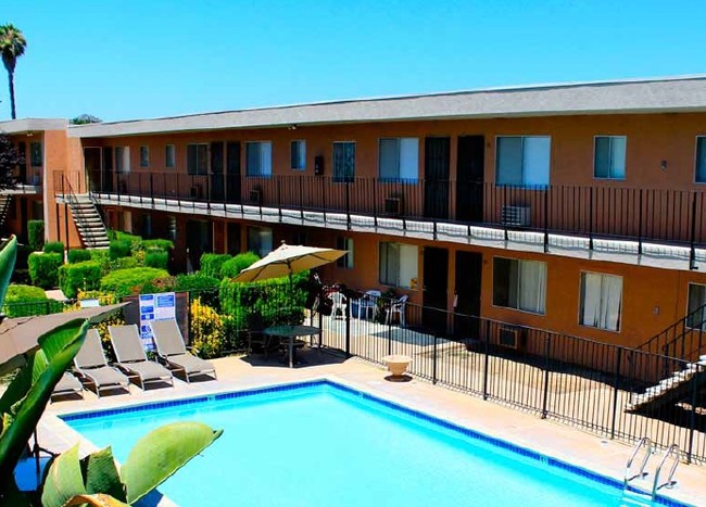 Pool - Twin Palms Apartments