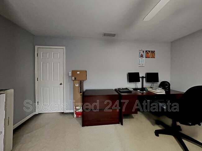 Building Photo - 540 Oak Alley Way