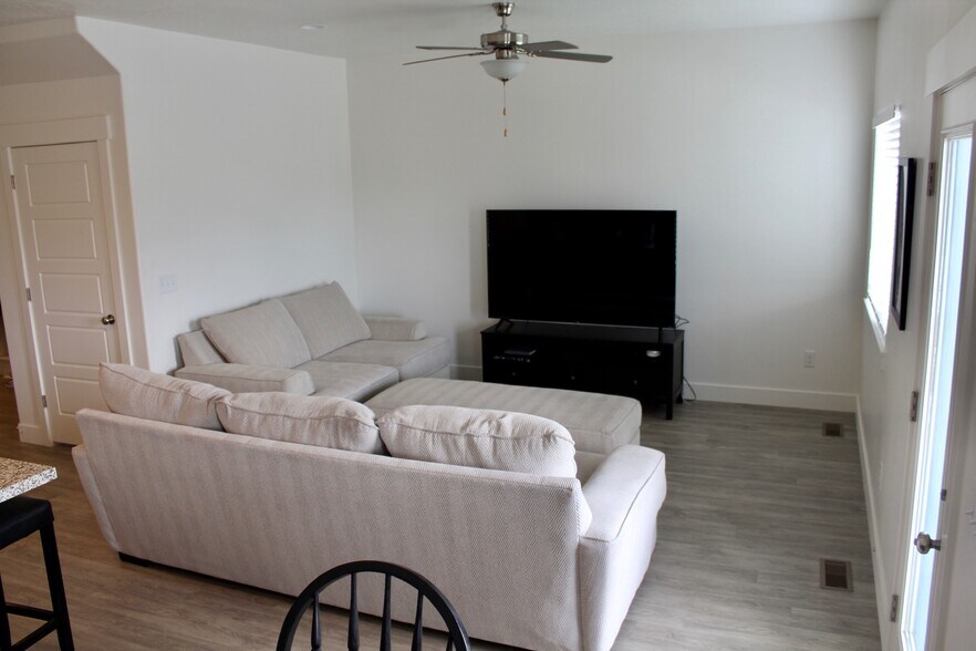 Building Photo - 679 S 1803 W