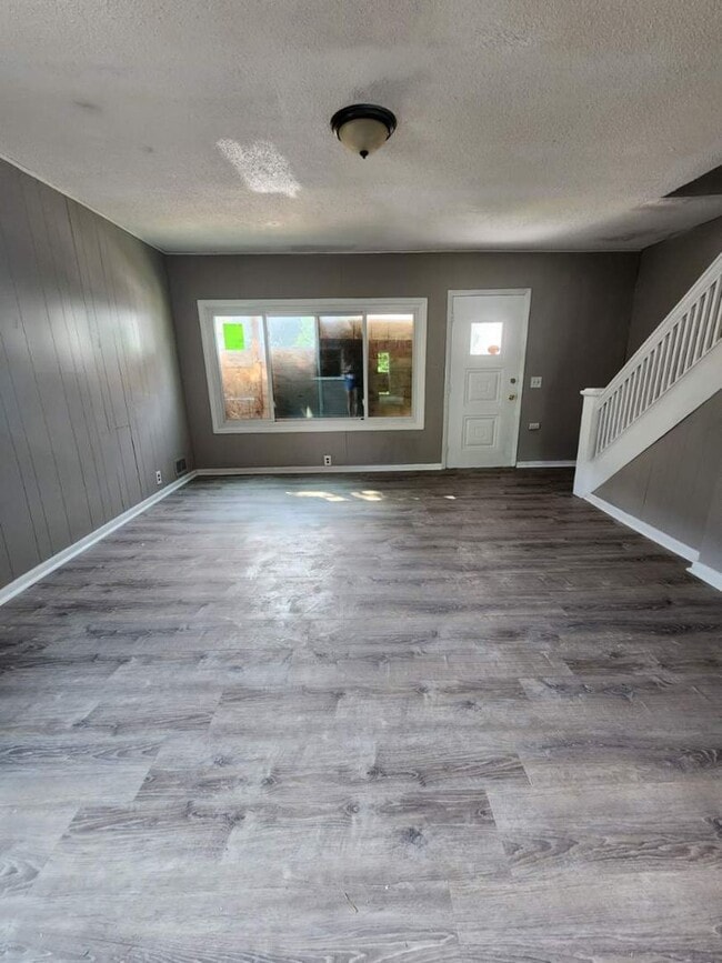 Building Photo - Two Bedroom Single Family Home!