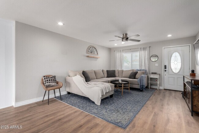 Building Photo - 3503 E Campo Bello Dr