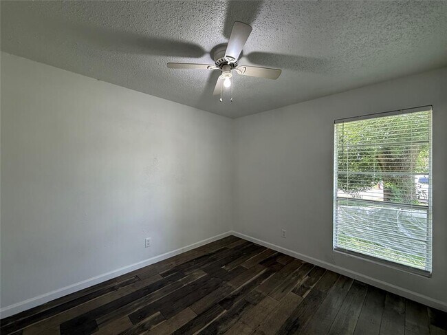Building Photo - 6204 Dove Springs Cir