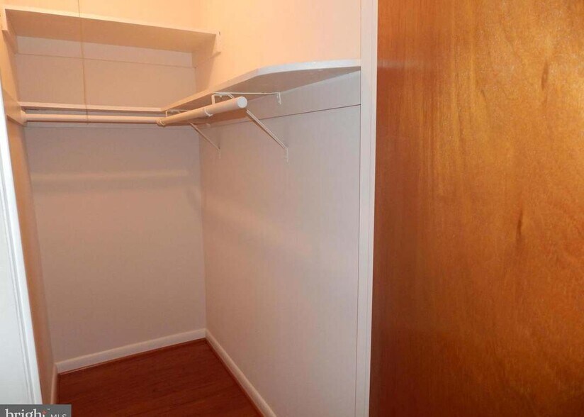walk-in closet in primary - 6916 Crafton Ln